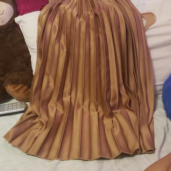 SOLD -Bronze pleated dress - Picture 3 of 4